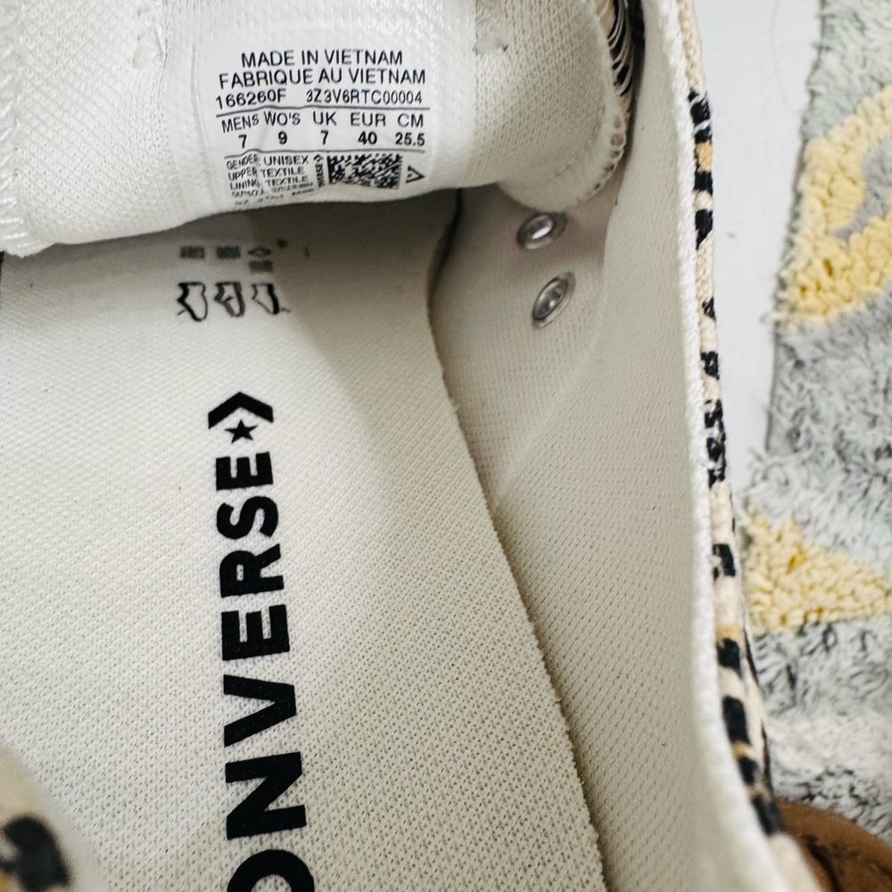 Converse Animal Print Sneakers NWOB - Picture 3 of 3